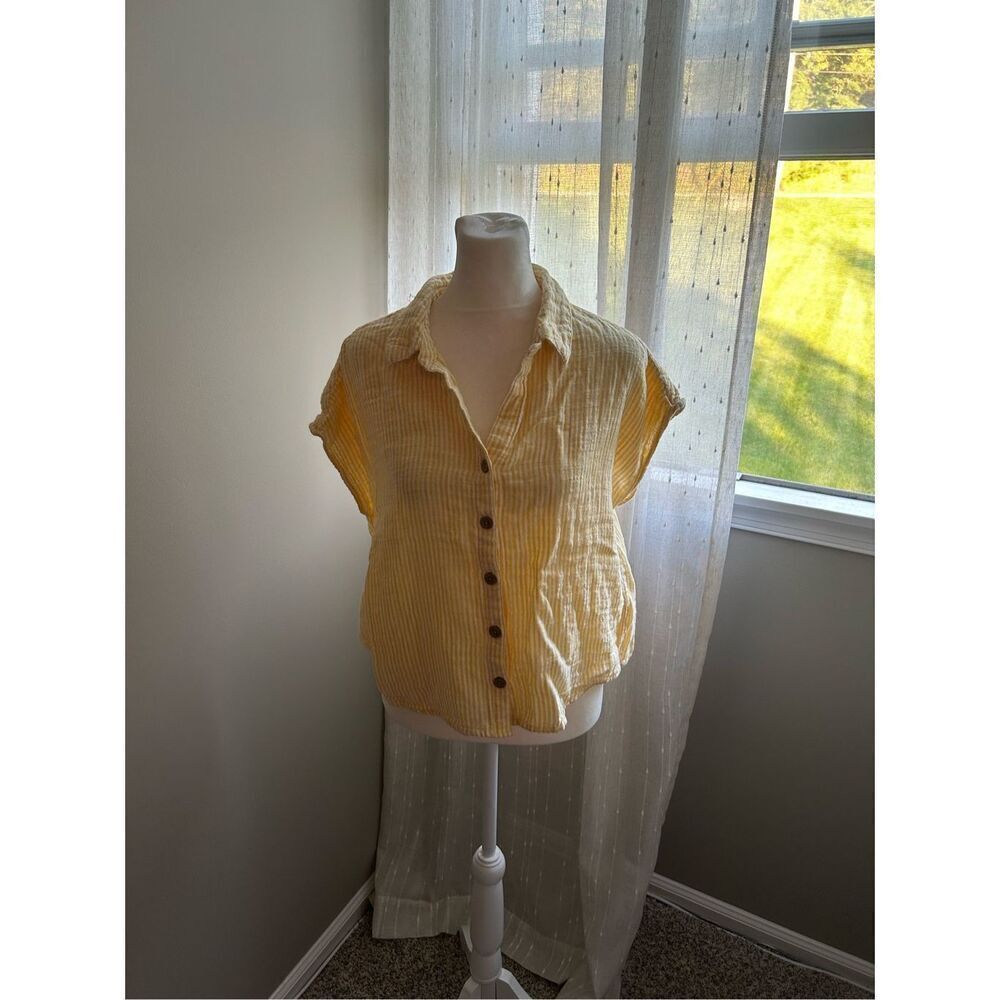 BeachLunchLounge Yellow & White Striped Button Down Shirt Size Medium